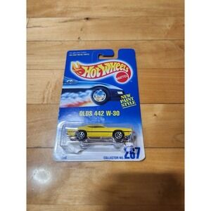 Hot Wheels Olds 442‎ W-30 Yellow Collector No 267 Blue Card 1991 Vintage Diecast